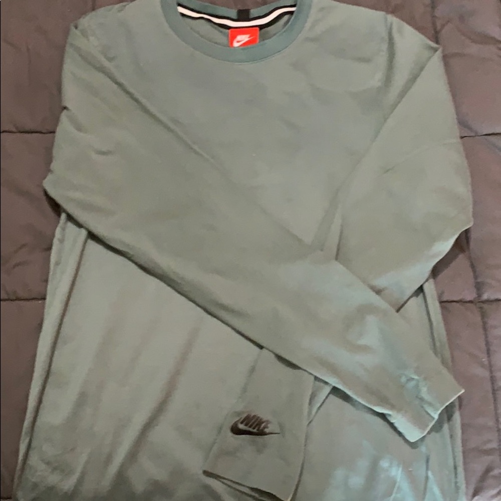 Men’s Nike long sleeve tee